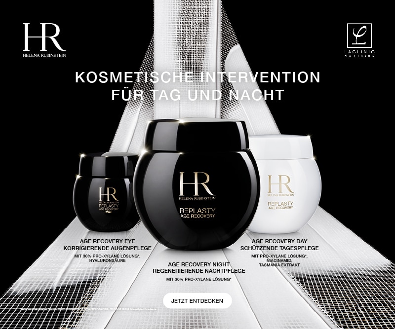 Helena Rubinstein Replasty Age Recovery Kosmetische Intervention für Tag und Nacht: Drei Hautpflegeprodukte – Age Recovery Eye, Night und Day – stehen vor einem schwarz-weißen geometrischen Hintergrund.